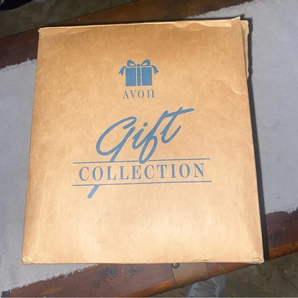 Vintage Avon Gift Collection Spinning Christmas Tree with three cherubs. - Picture 7 of 7